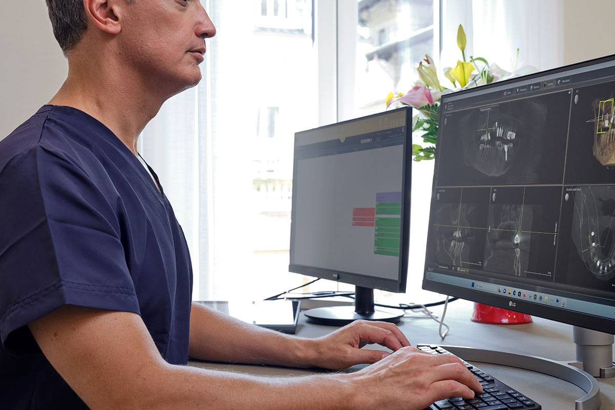 Dr. Marco Toia at the Dental Practice in central Milan - VERCELLI 42