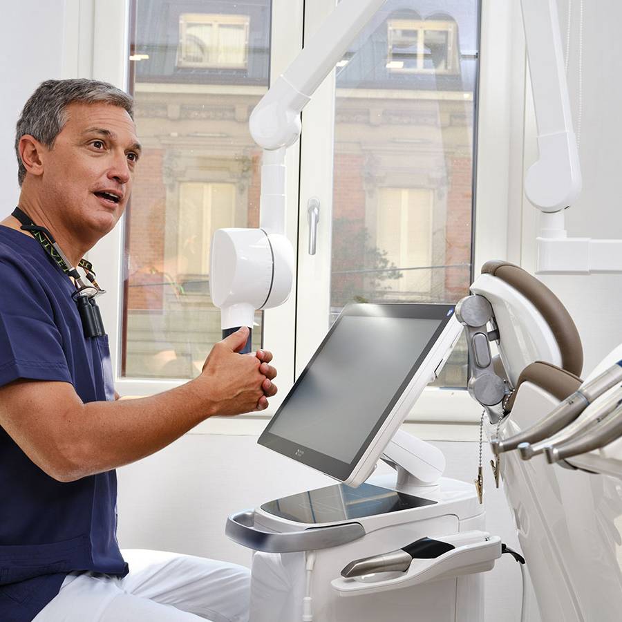Dr. Marco Toia at the Vercelli 42 Dental Practice in central Milan